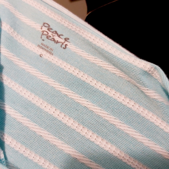 Peace and Pearl Top - Picture 5 of 5